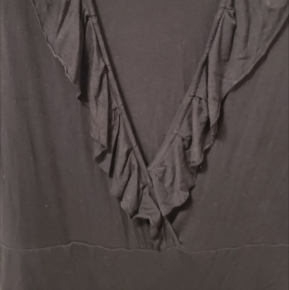 10 $30 🖤 black jersey knee length dress with ruffle v neckline - Picture 3 of 11